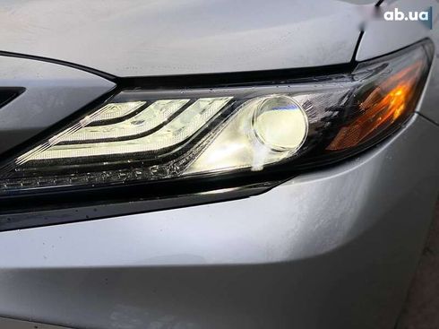 Toyota Camry 2020 - фото 10