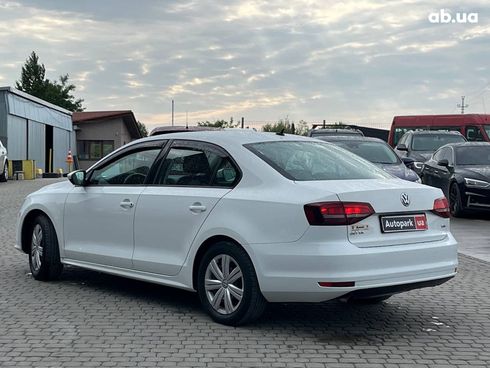 Volkswagen Jetta 2016 белый - фото 29