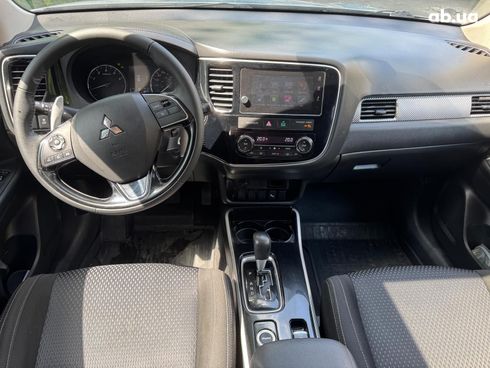 Mitsubishi Outlander 2016 серый - фото 21