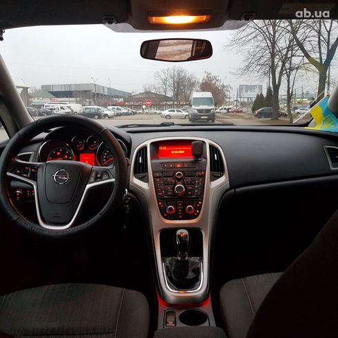 Opel Astra J Hatchback 2010 серебристый - фото 8