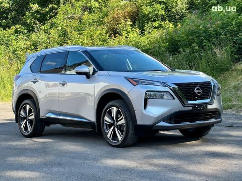 Nissan Rogue 2022 серебристый - фото 3