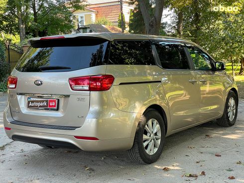 Kia Sedona 2016 бежевый - фото 9