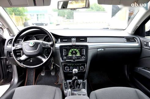 Skoda Superb 2011 - фото 28