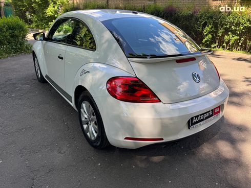 Volkswagen Beetle 2016 белый - фото 8