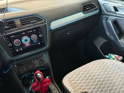 Volkswagen Tiguan 2018 черный - фото 18