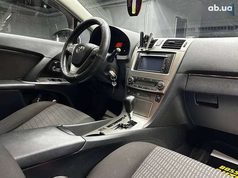 Toyota Avensis 2010 - фото 17