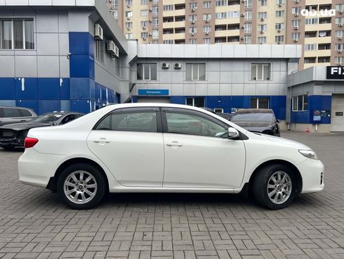 Toyota Corolla 2012 белый - фото 4