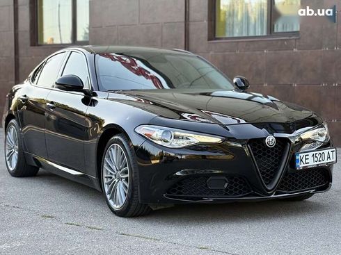 Alfa Romeo Giulia 2017 - фото 16