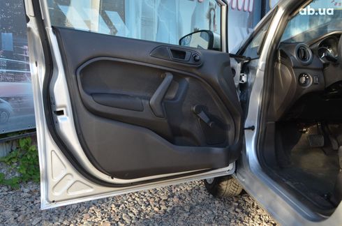 Ford Fiesta 2018 серый - фото 7