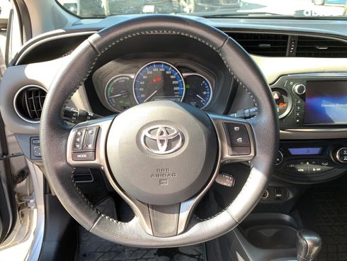 Toyota Yaris 2014 серый - фото 31