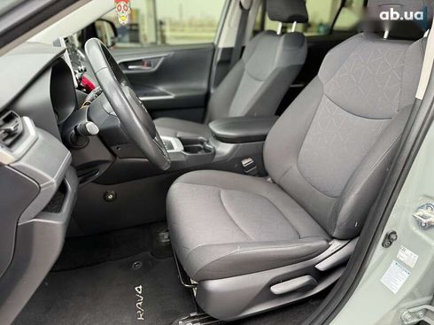 Toyota RAV4 2019 - фото 12