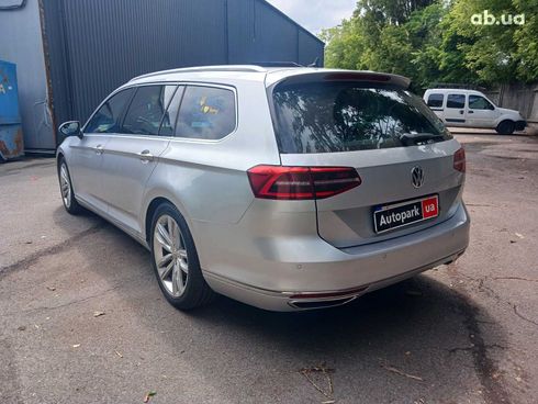 Volkswagen Passat 2017 серый - фото 7