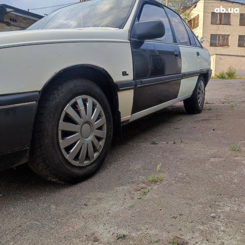 Opel Omega 1987 белый - фото 5