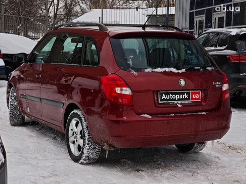 Skoda Fabia 2009 красный - фото 9