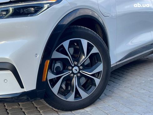 Ford Mustang Mach-E 2020 белый - фото 14