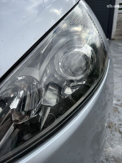 Mitsubishi Grandis 2005 серебристый - фото 9