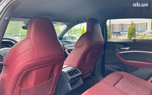 Audi SQ8 e-tron 2023 - фото 18