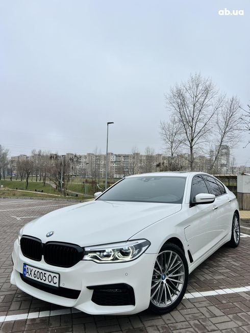 BMW 5 серия 2018 белый - фото 5