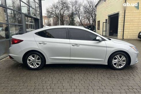 Hyundai Elantra 2019 - фото 8