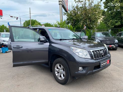 Toyota Land Cruiser Prado 2011 серый - фото 23