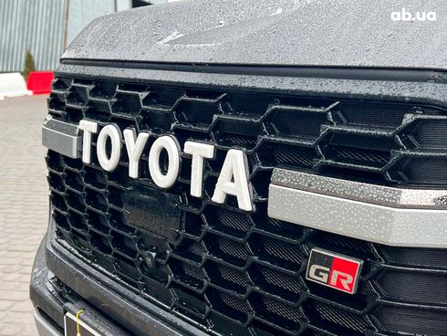 Toyota Land Cruiser 2022 серый - фото 14