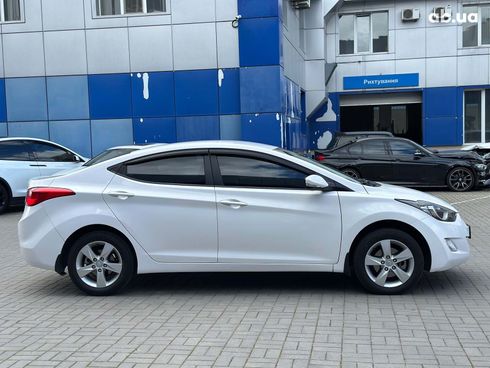 Hyundai Elantra 2013 белый - фото 4