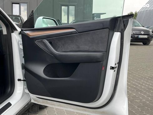 Tesla Model Y 2024 белый - фото 14