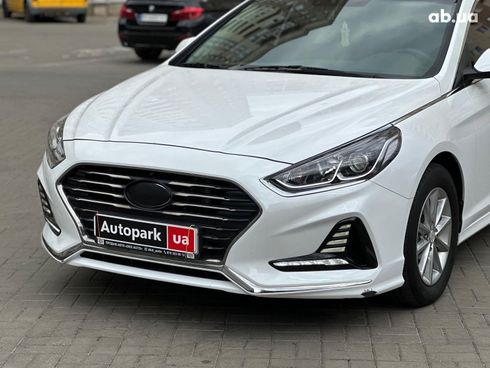Hyundai Sonata 2018 белый - фото 4