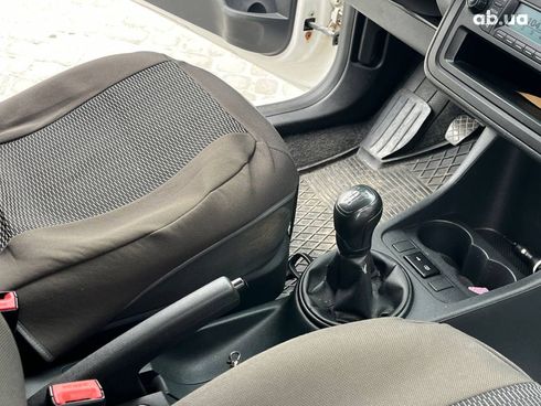 Skoda Fabia 2014 белый - фото 16