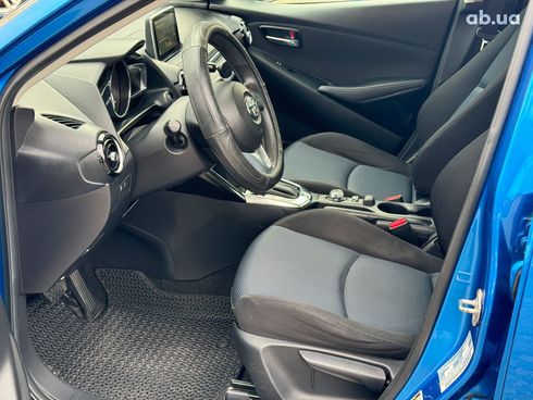 Toyota Yaris 2017 синий - фото 15