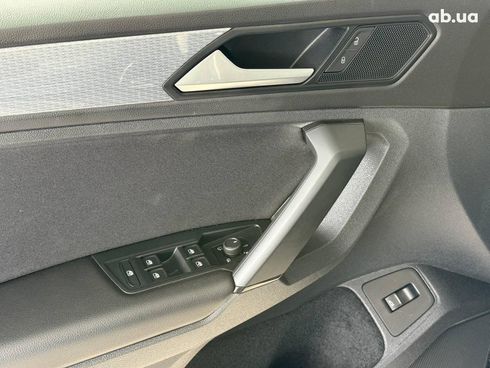 Volkswagen Tiguan 2021 черный - фото 11
