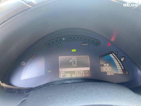 Nissan Leaf 2015 красный - фото 19