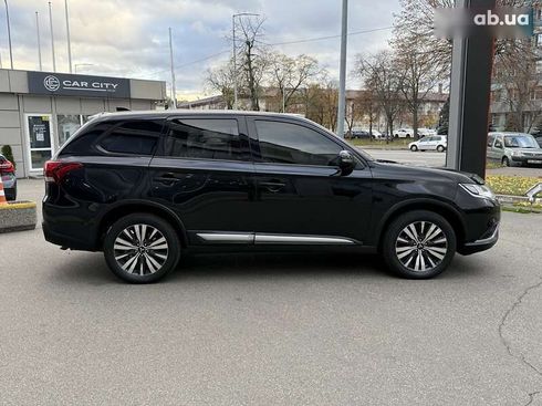 Mitsubishi Outlander 2019 - фото 8