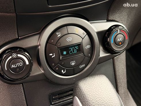 Ford Fiesta 2016 красный - фото 17