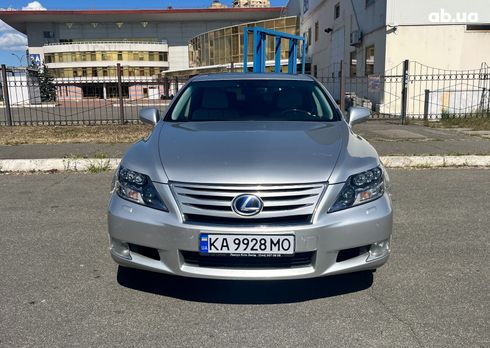 Lexus LS 2010 серебристый - фото 2