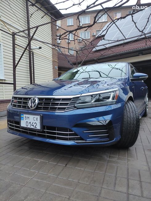 Volkswagen Passat 2016 синий - фото 9