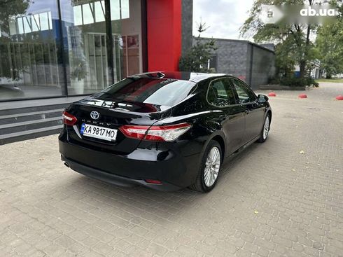 Toyota Camry 2020 - фото 16