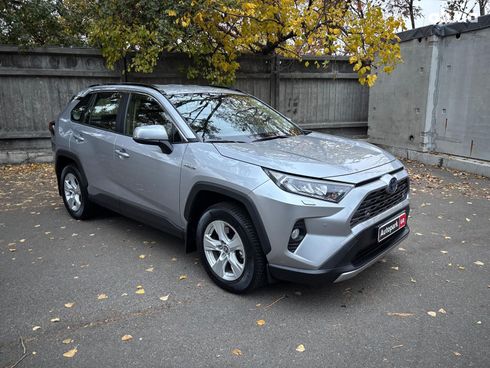 Toyota RAV4 2021 серый - фото 3