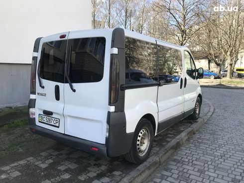 Renault Trafic 2006 белый - фото 2