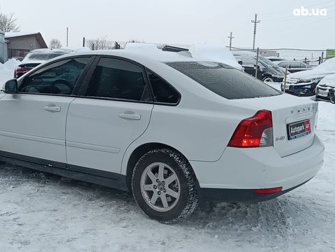Volvo S40 2010 белый - фото 7