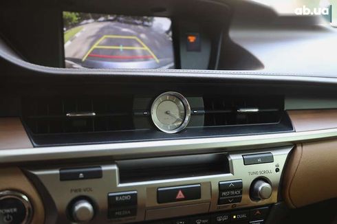 Lexus ES 2018 - фото 18