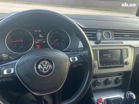 Volkswagen Passat 2016 серый - фото 11