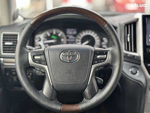 Toyota Land Cruiser 2016 белый - фото 18