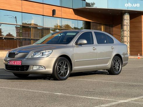 Skoda Octavia 2011 бежевый - фото 10