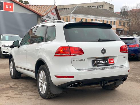 Volkswagen Touareg 2012 белый - фото 7