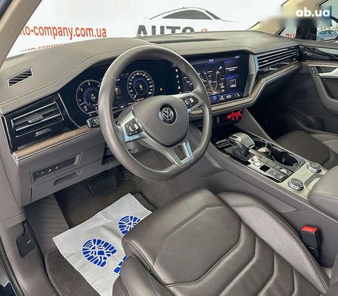 Volkswagen Touareg 2019 - фото 16
