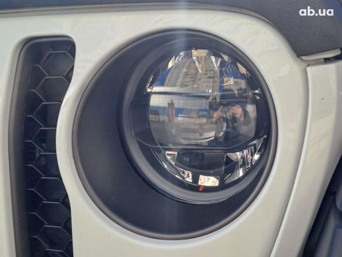 Jeep Wrangler 2023 белый - фото 23