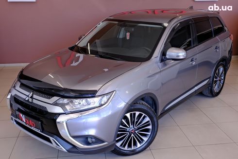 Mitsubishi Outlander 2019 серый - фото 2