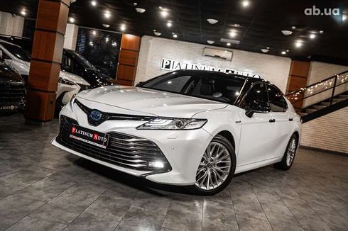 Toyota Camry 2020 - фото 17