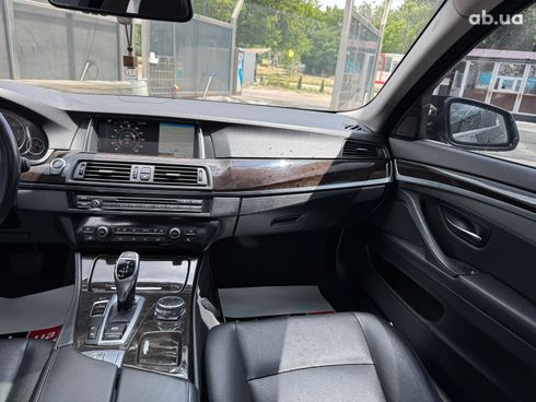 BMW 5 серия 2015 серый - фото 19